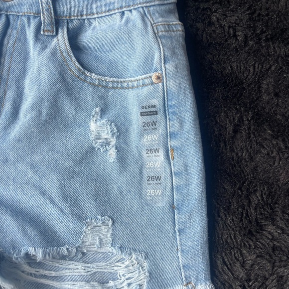 Jean Denim Shorts NWT Distressed - Picture 2 of 4